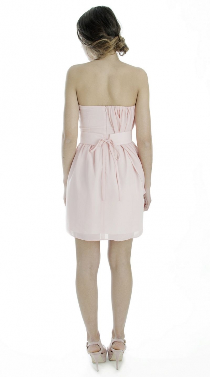 vestido corto de fiesta drapeado escote palabra de honor rosa palo invitada boda arimoka